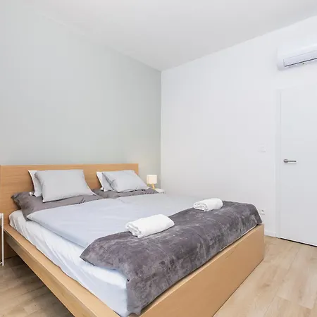 Europa Apartment *